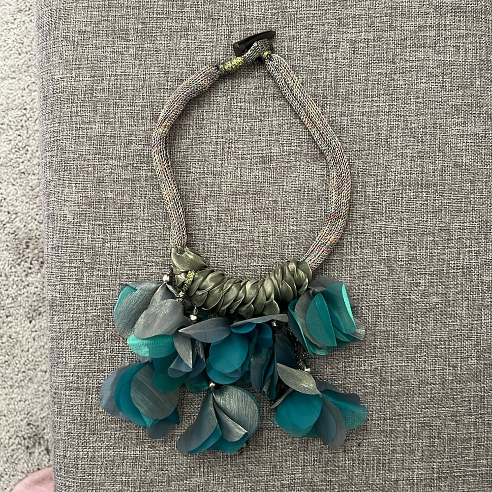 NWOT Blue Floral Beaded Handmade Necklace